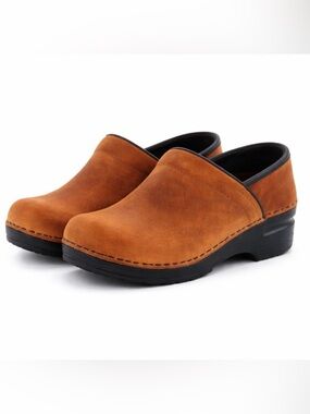 Professional Leah Oiled Terracotta Leather Clogs